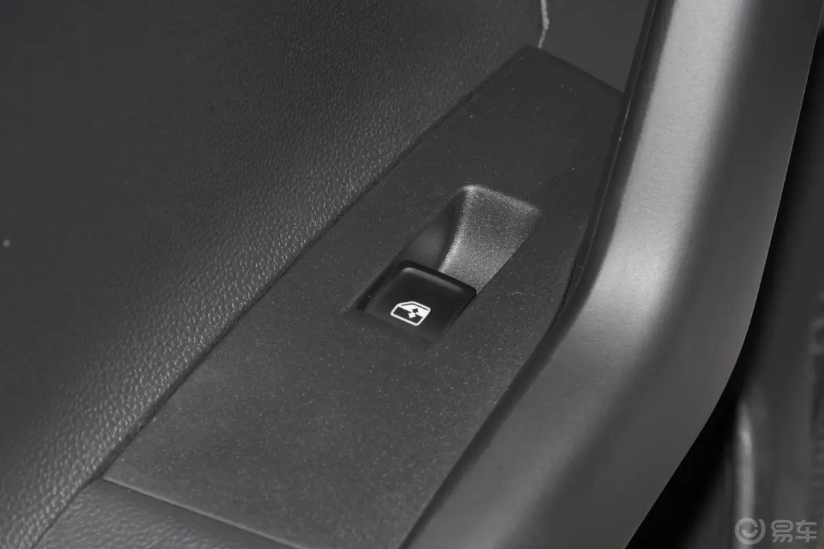 PoloPlus 1.5L 手动 全景乐享版后车窗调节