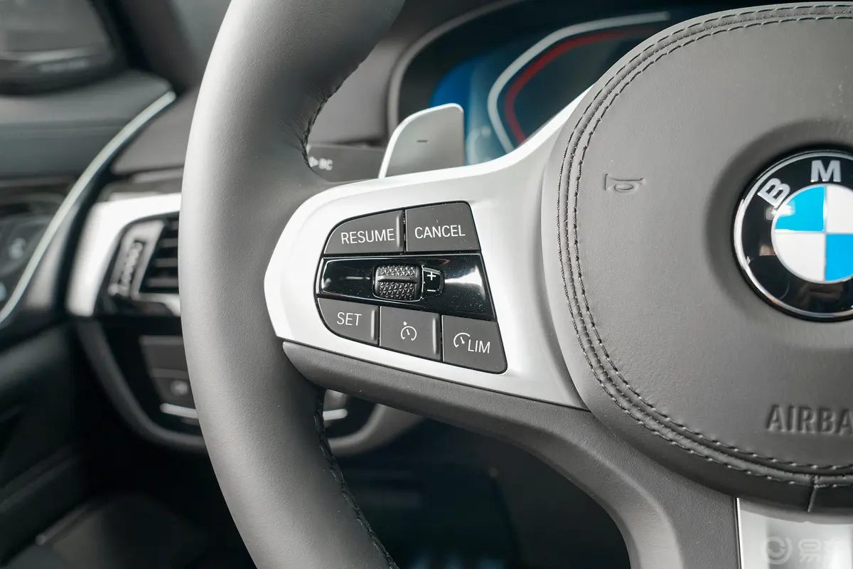 宝马6系GT改款 630i M运动套装左侧方向盘功能按键