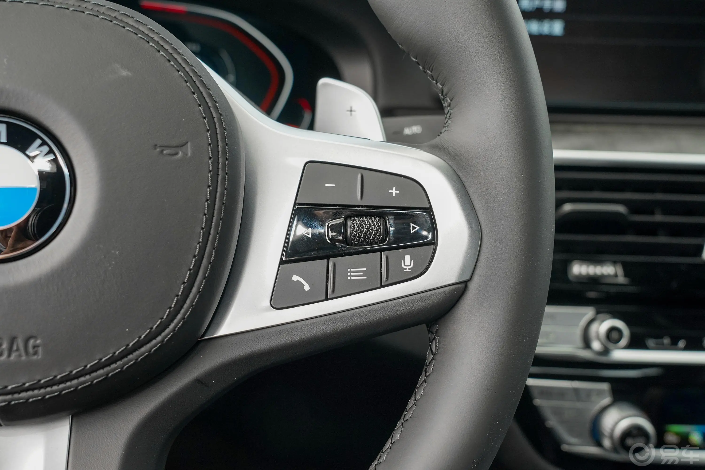宝马6系GT改款 630i M运动套装右侧方向盘功能按键