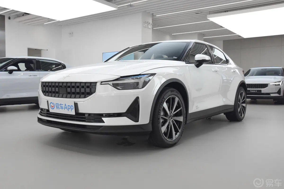 Polestar 2485km 单电机标准续航版侧前45度车头向左水平