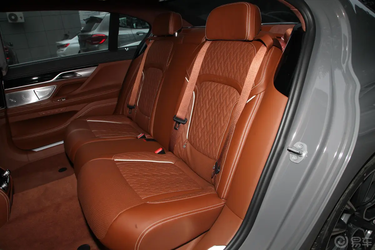 宝马7系740Li xDrive 行政型 M运动套装后排座椅