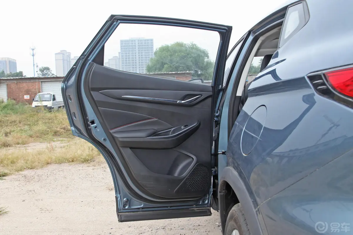 长安欧尚X5改款 1.6L 手动豪华型驾驶员侧后车门