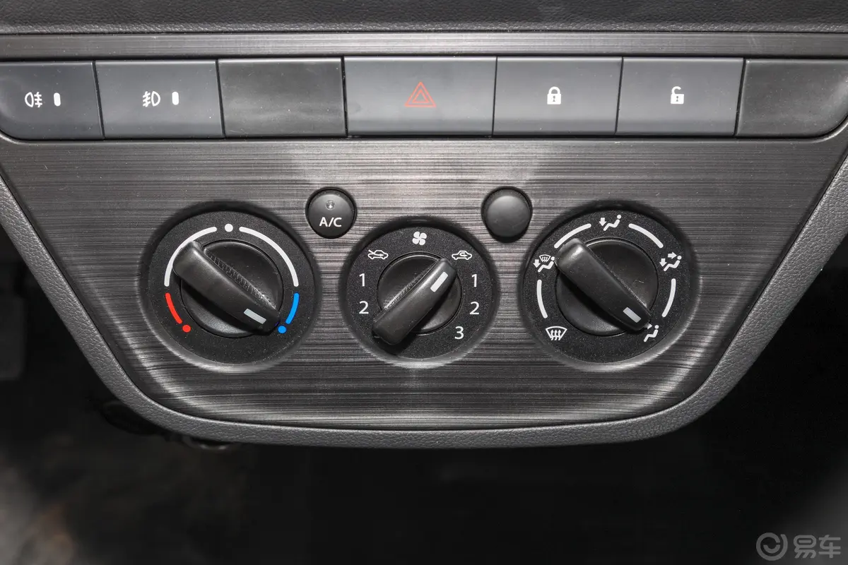 神骐T301.6L 单排3.3米标准车舒适型空调