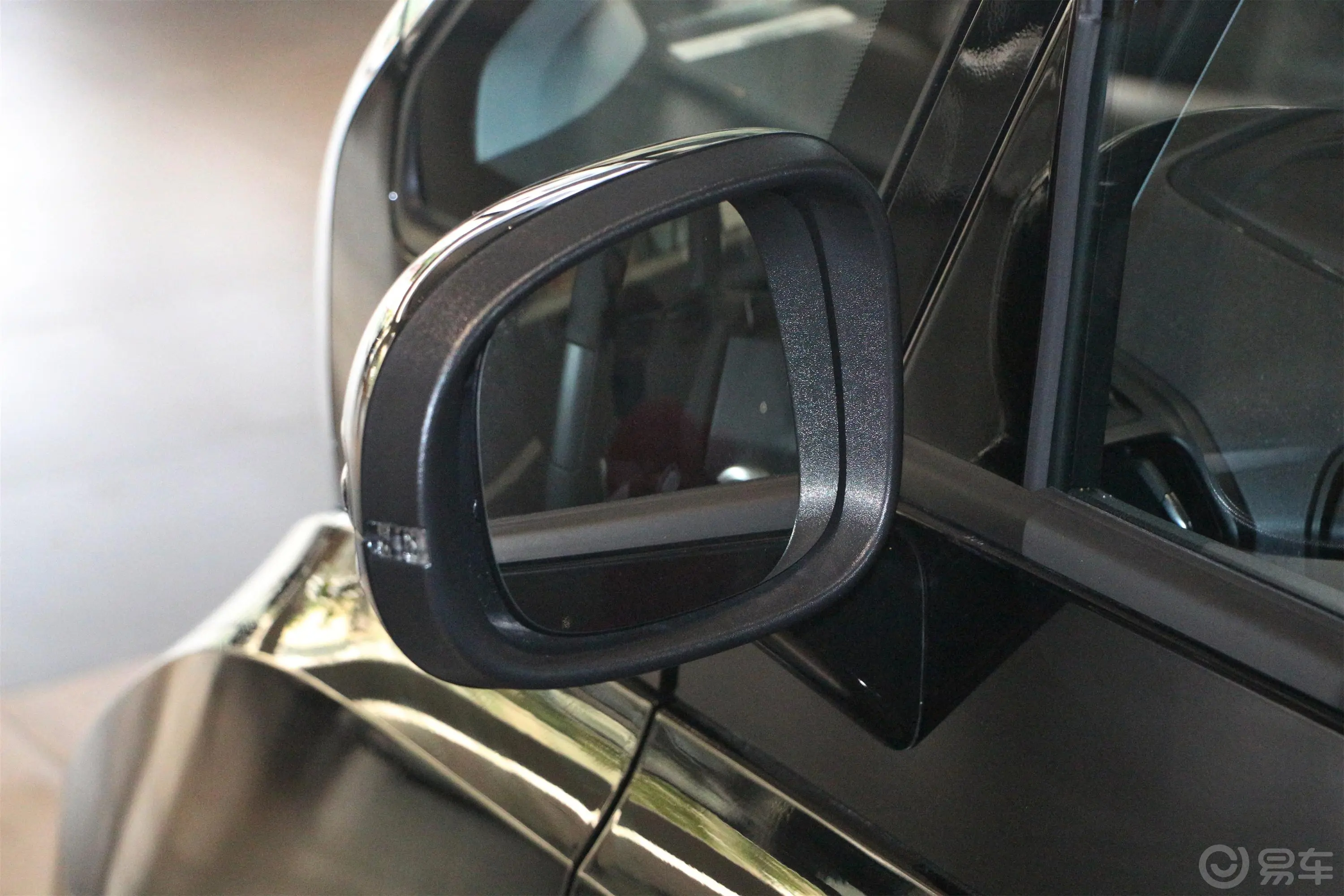 宝骏KiWi EV305km 设计师 多氟多新能源31.9kWh三元锂后视镜镜面