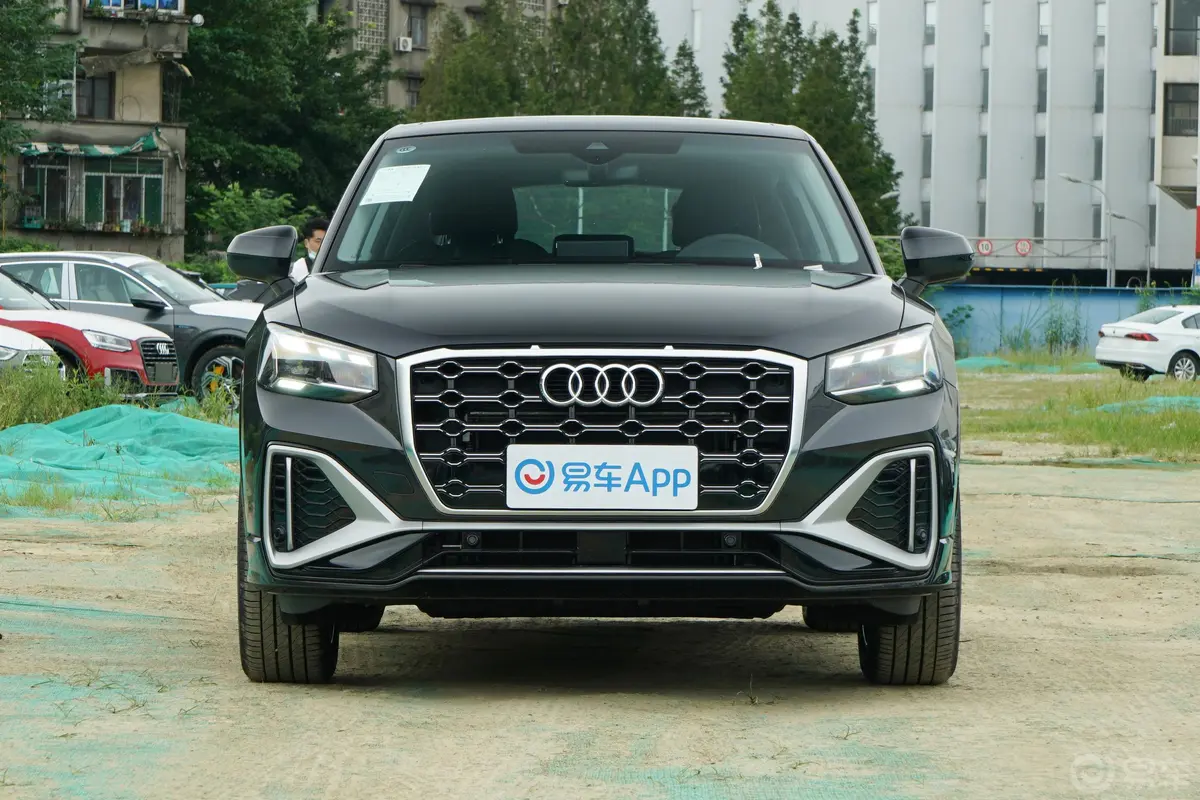 奥迪Q2L35 TFSI 进取动感型正前水平