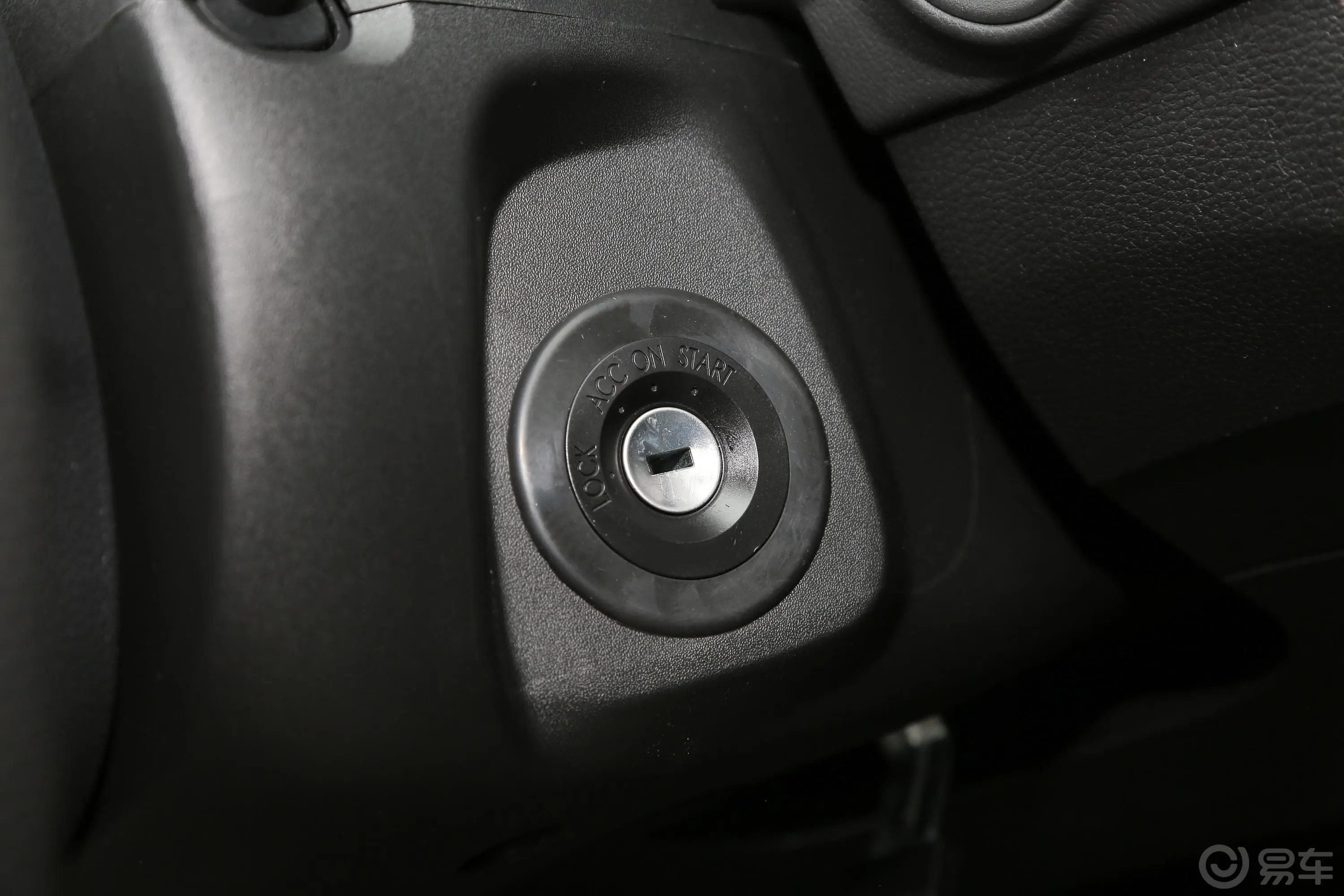 风行S50 EV改款 PLUS钥匙孔或一键启动按键