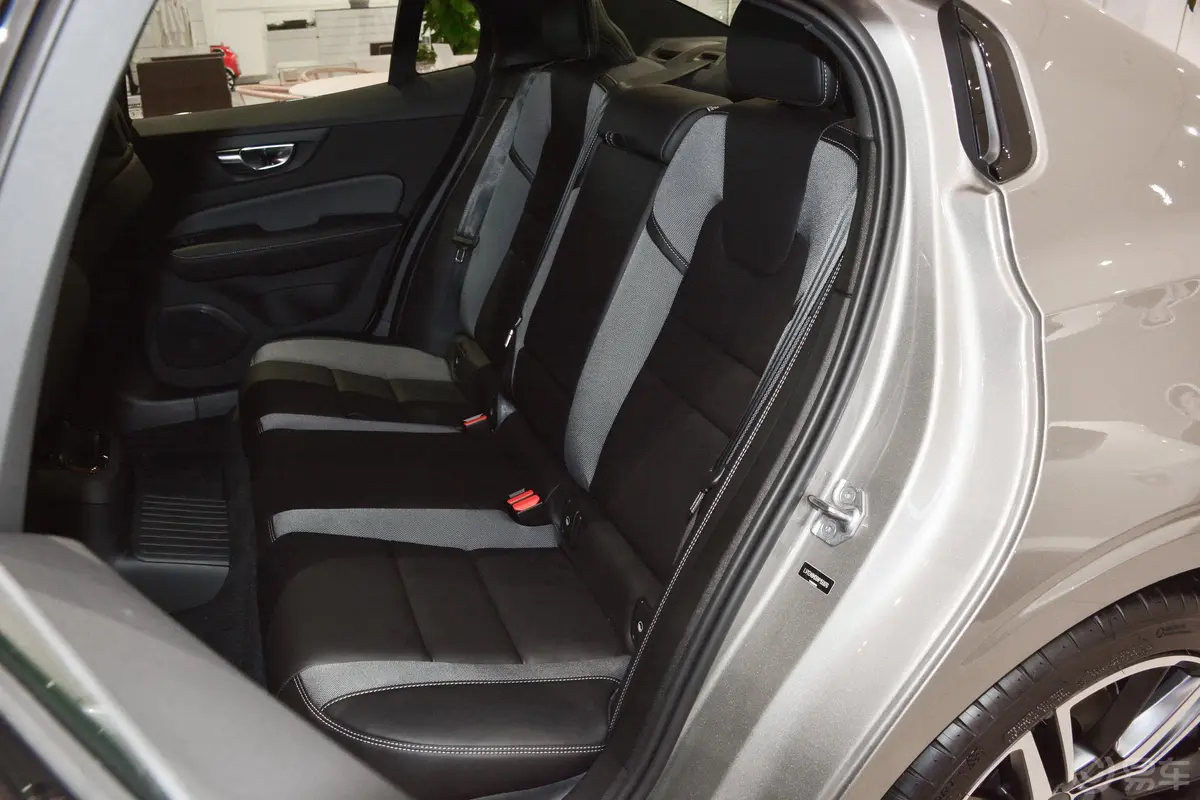 沃尔沃S60新能源T8 四驱智雅运动版后排座椅