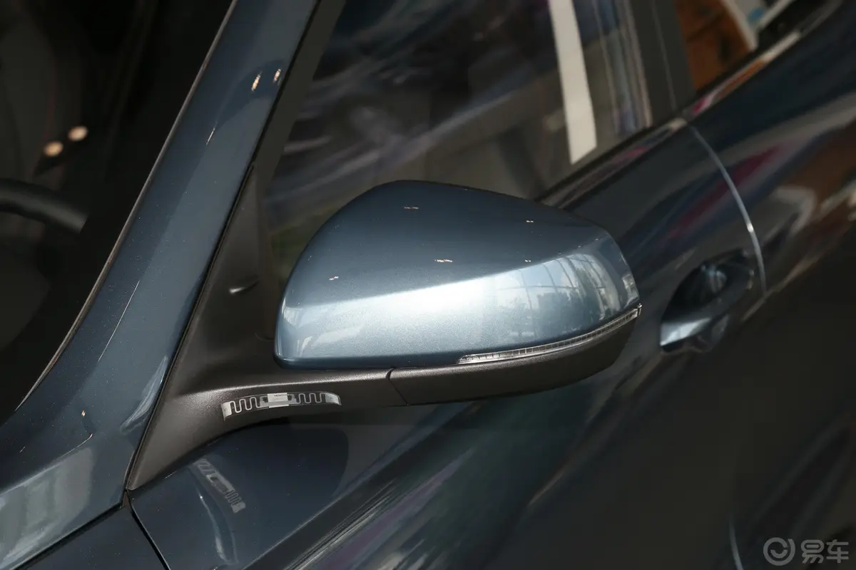 长安欧尚X51.6L CVT尊享型主驾驶后视镜背面