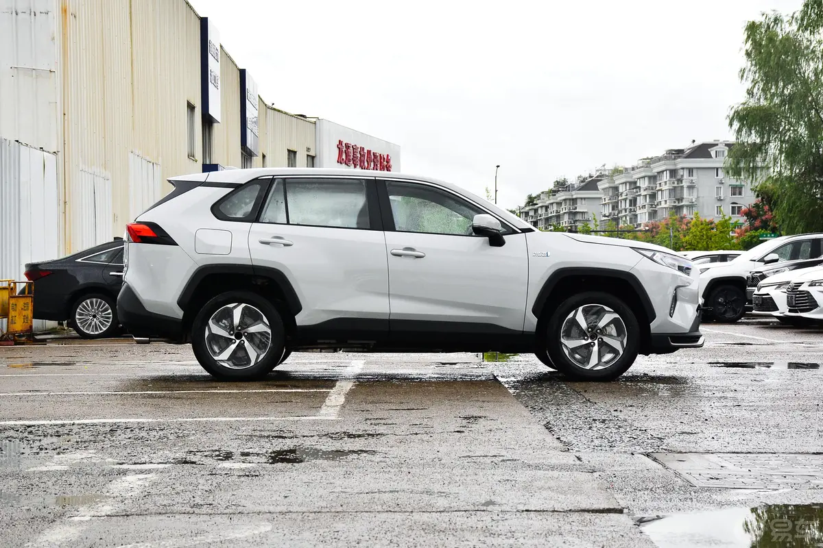 RAV4荣放 双擎E+2.5L 两驱精英Pro外观