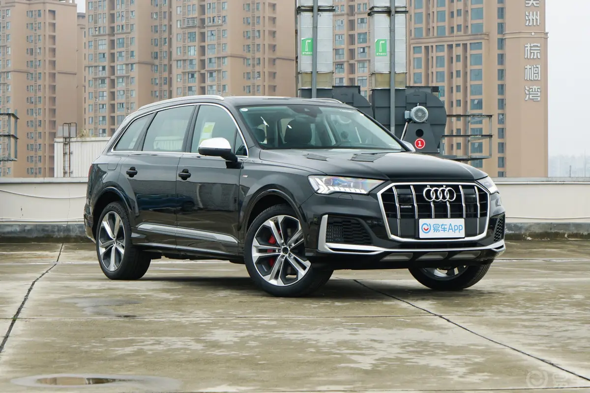 奥迪Q755 TFSI quattro S line尊贵型发动机舱盖内侧