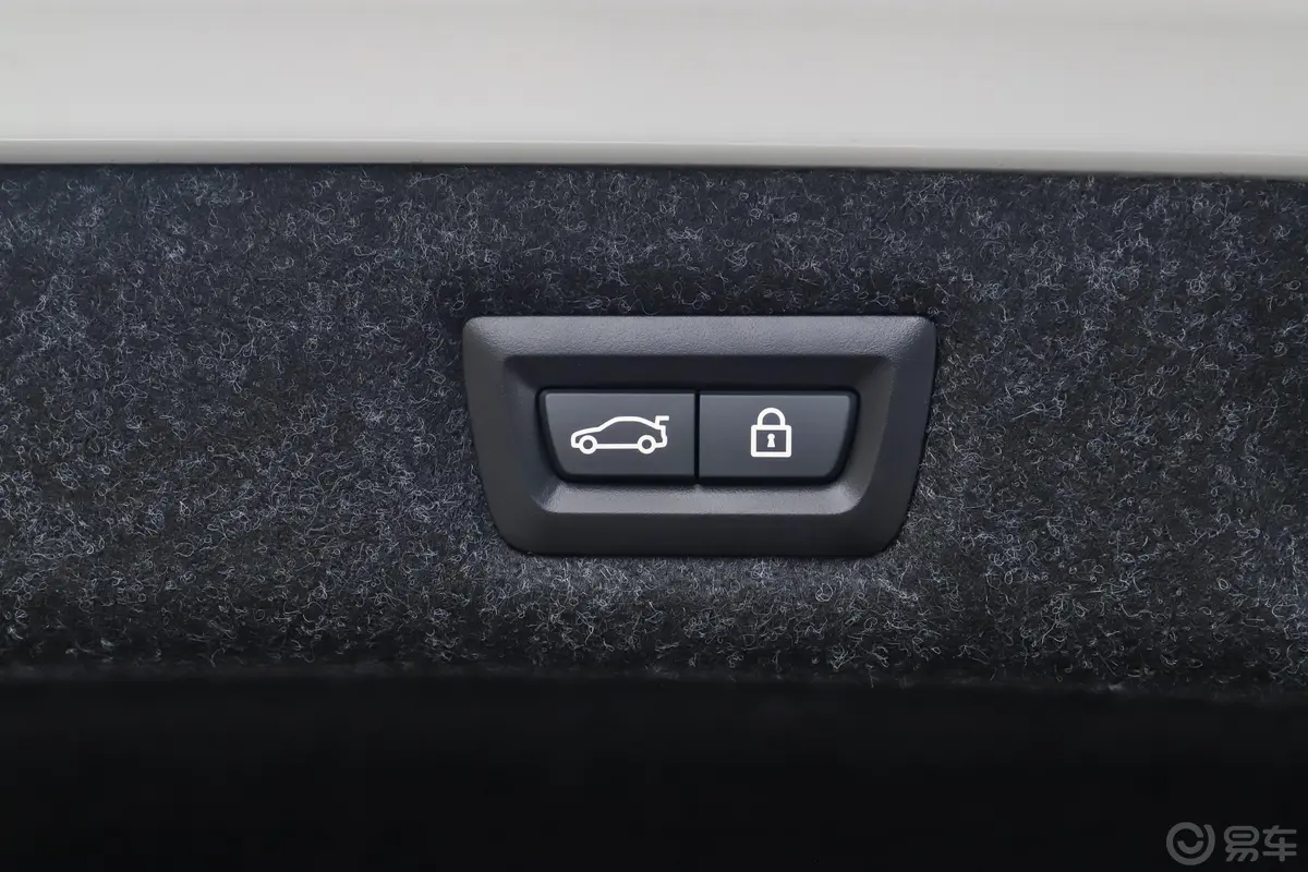 宝马5系530Li 尊享型豪华套装电动尾门按键（手动扶手）