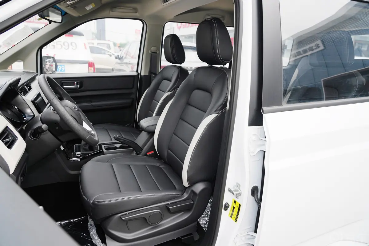 五菱宏光PLUS营运版 1.5T 手动 标准型 7座驾驶员座椅