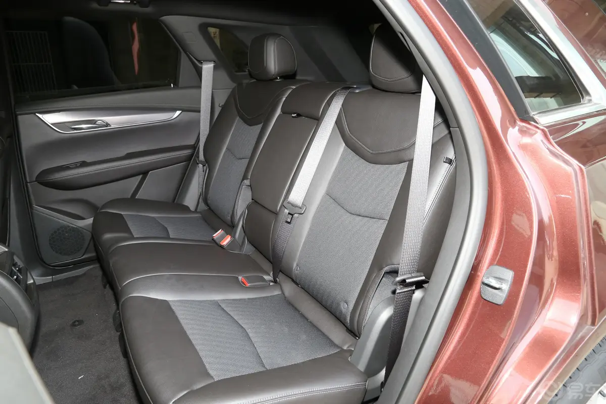 凯迪拉克XT5轻混 2.0T 两驱风尚型后排座椅