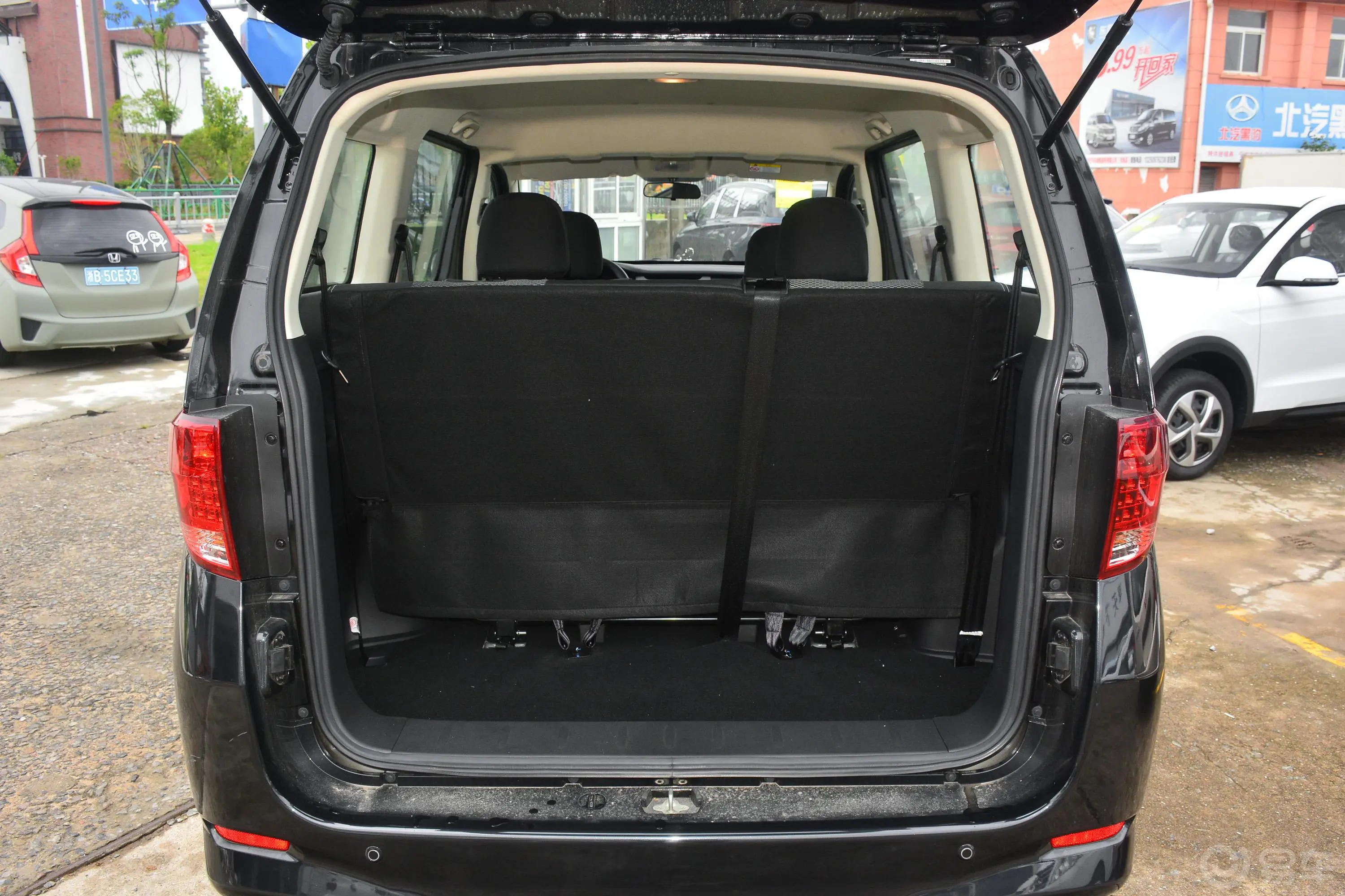 斯派卡改款2 1.5L 手动 舒适型后备厢空间特写