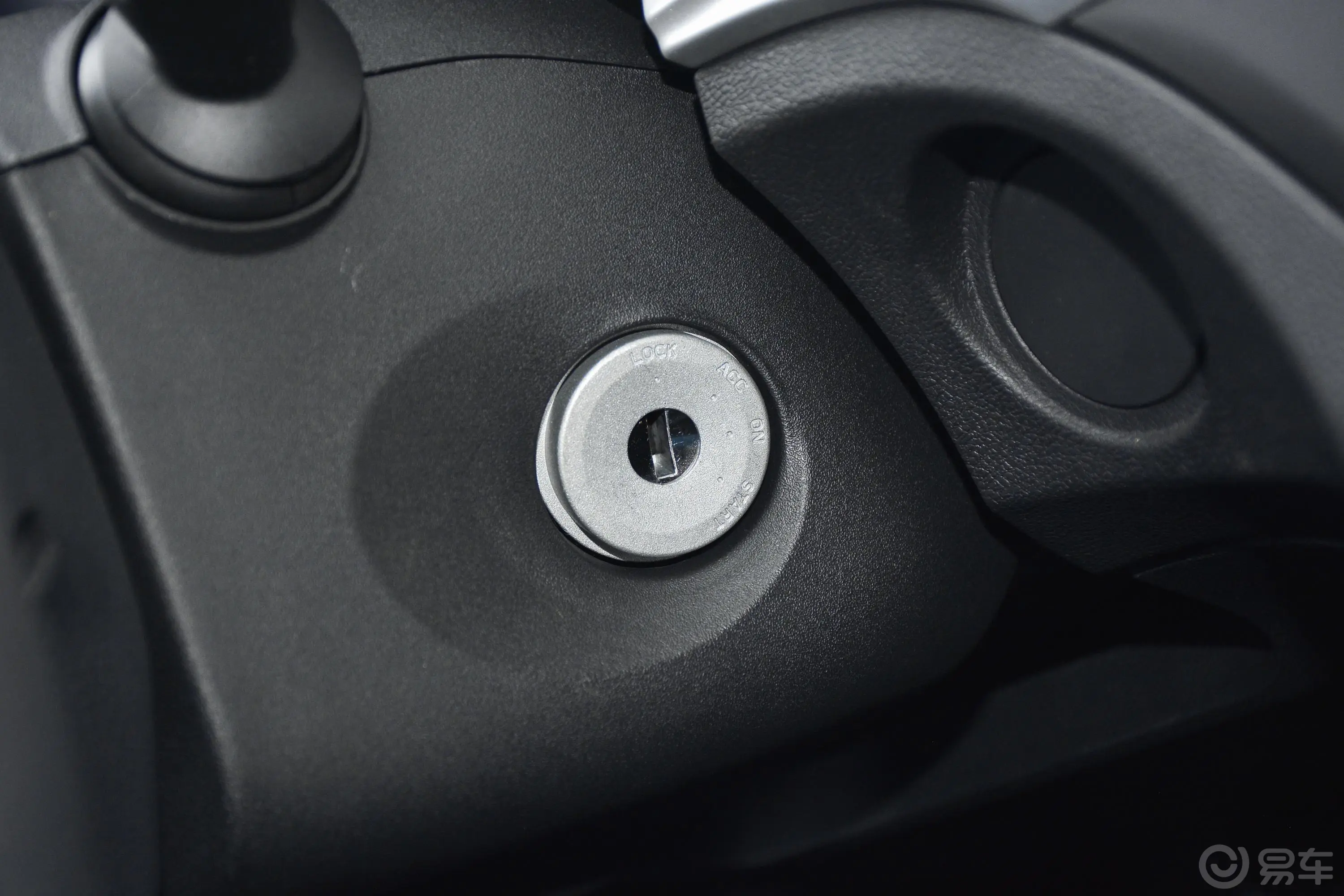 博骏1.5L 手动 舒适型钥匙孔或一键启动按键