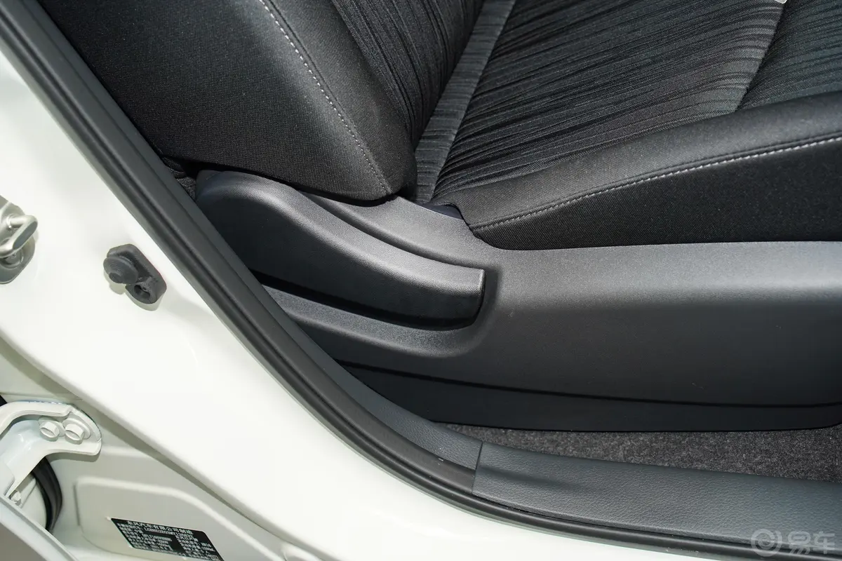 轩逸经典 1.6L XE舒适版副驾座椅调节
