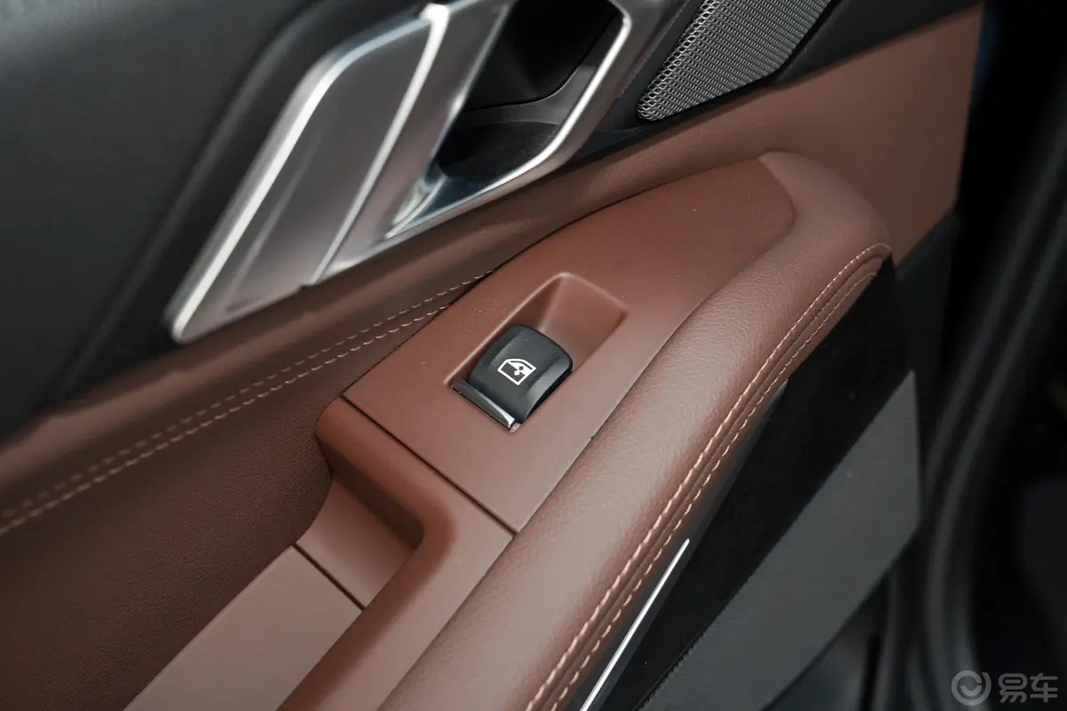 宝马X5 插电混动(进口)改款 xDrive45e M运动套装后车窗调节