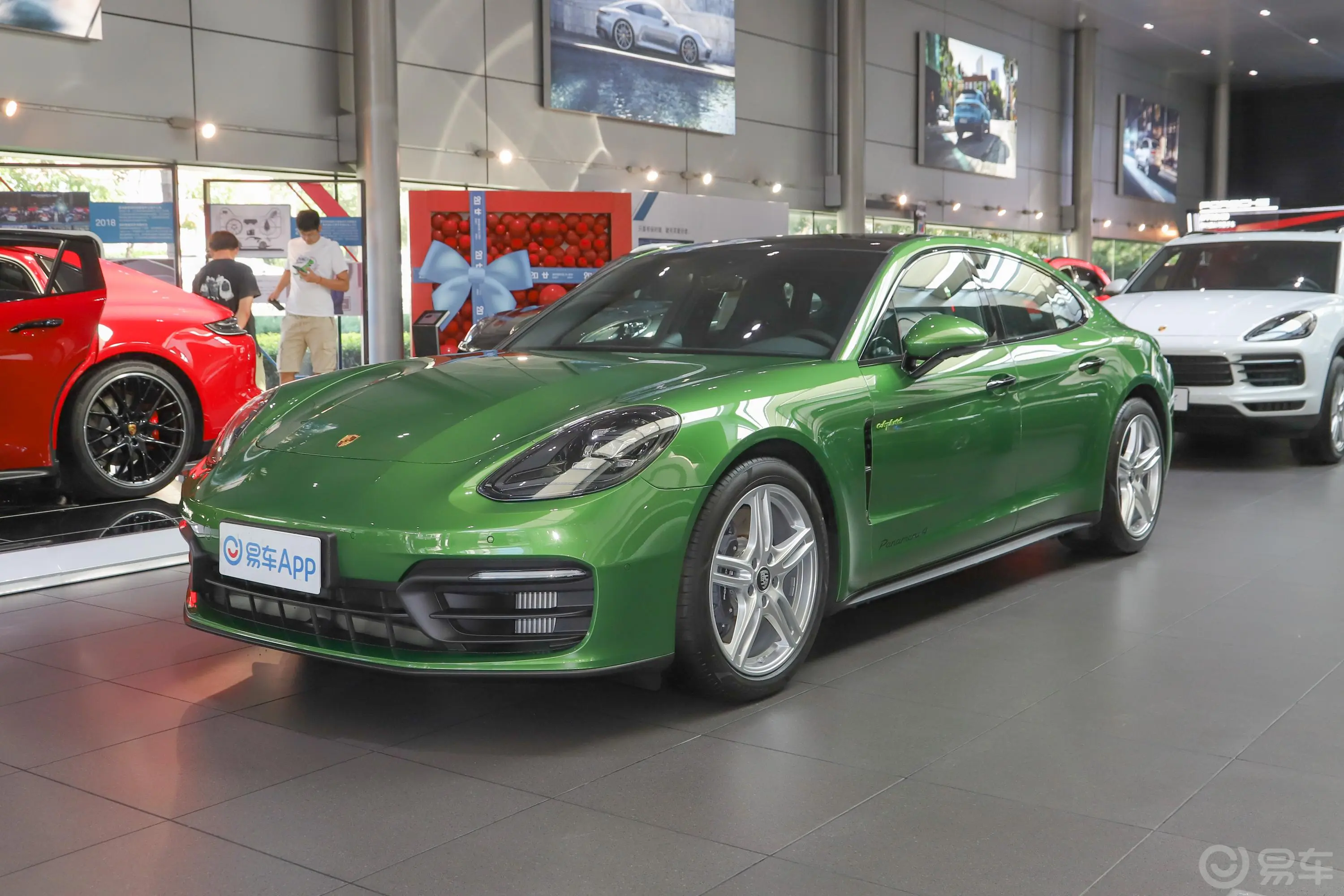 Panamera E-HybridPanamera 4 E-Hybrid 2.9T侧前45度车头向左水平