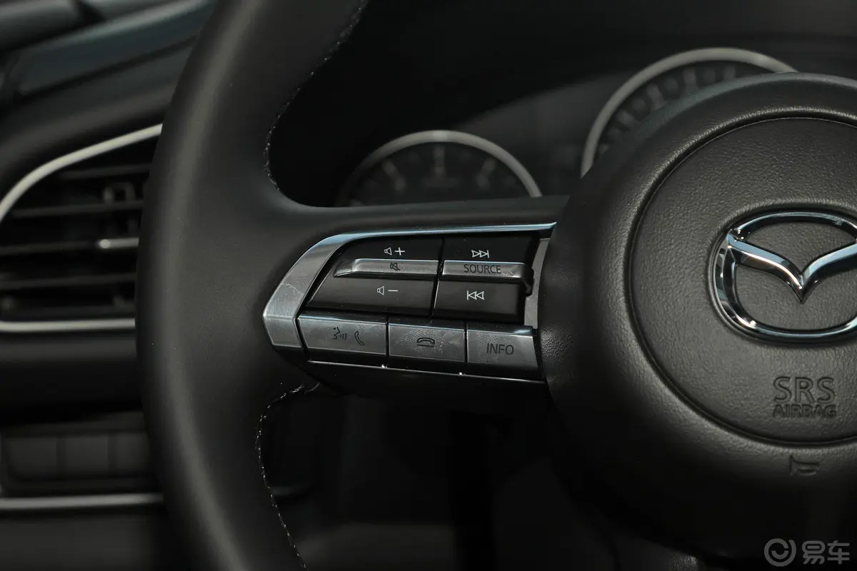 马自达CX-302.0L 自动质悦型左侧方向盘功能按键