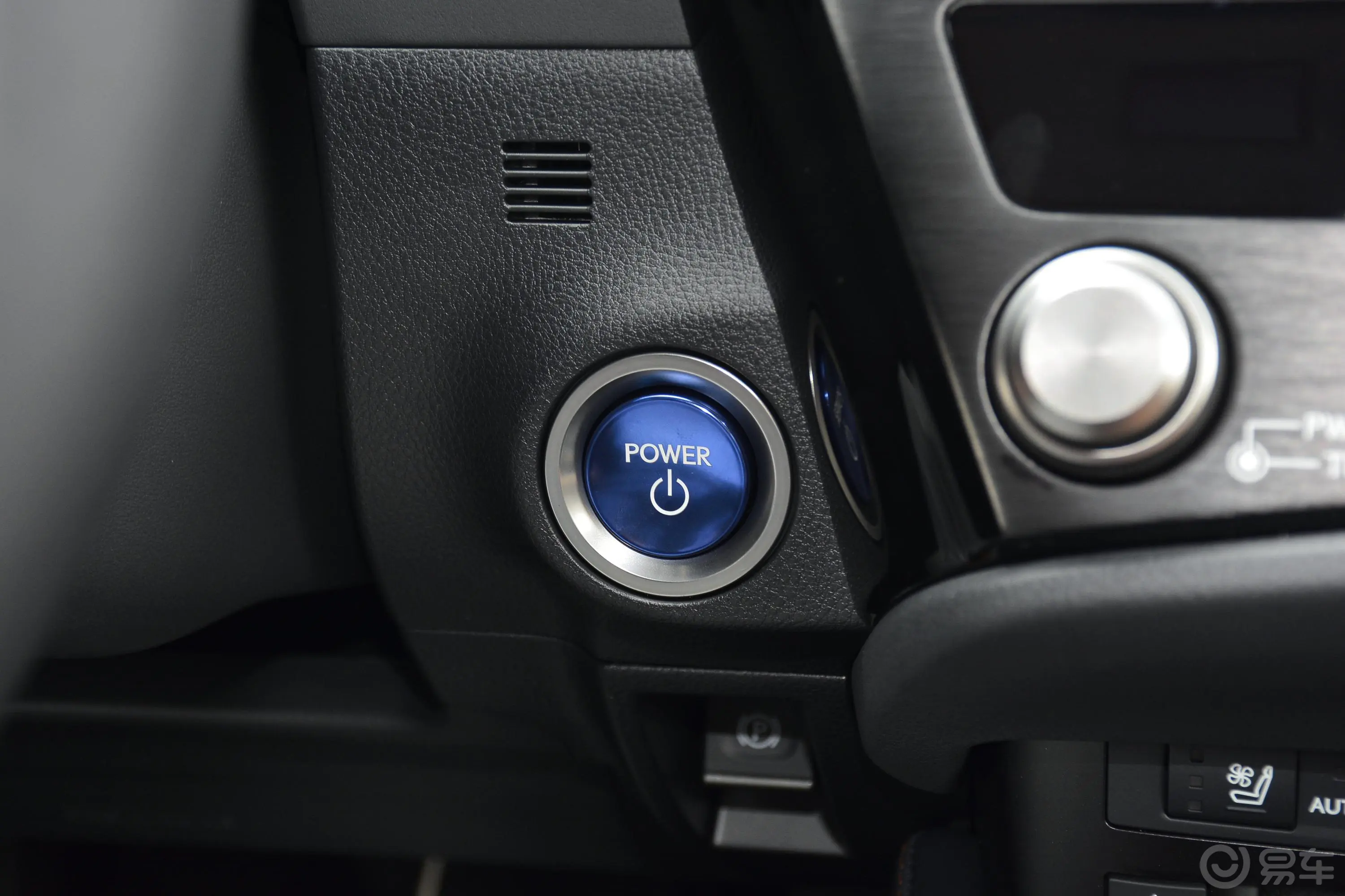 雷克萨斯ES300h 臻享版钥匙孔或一键启动按键