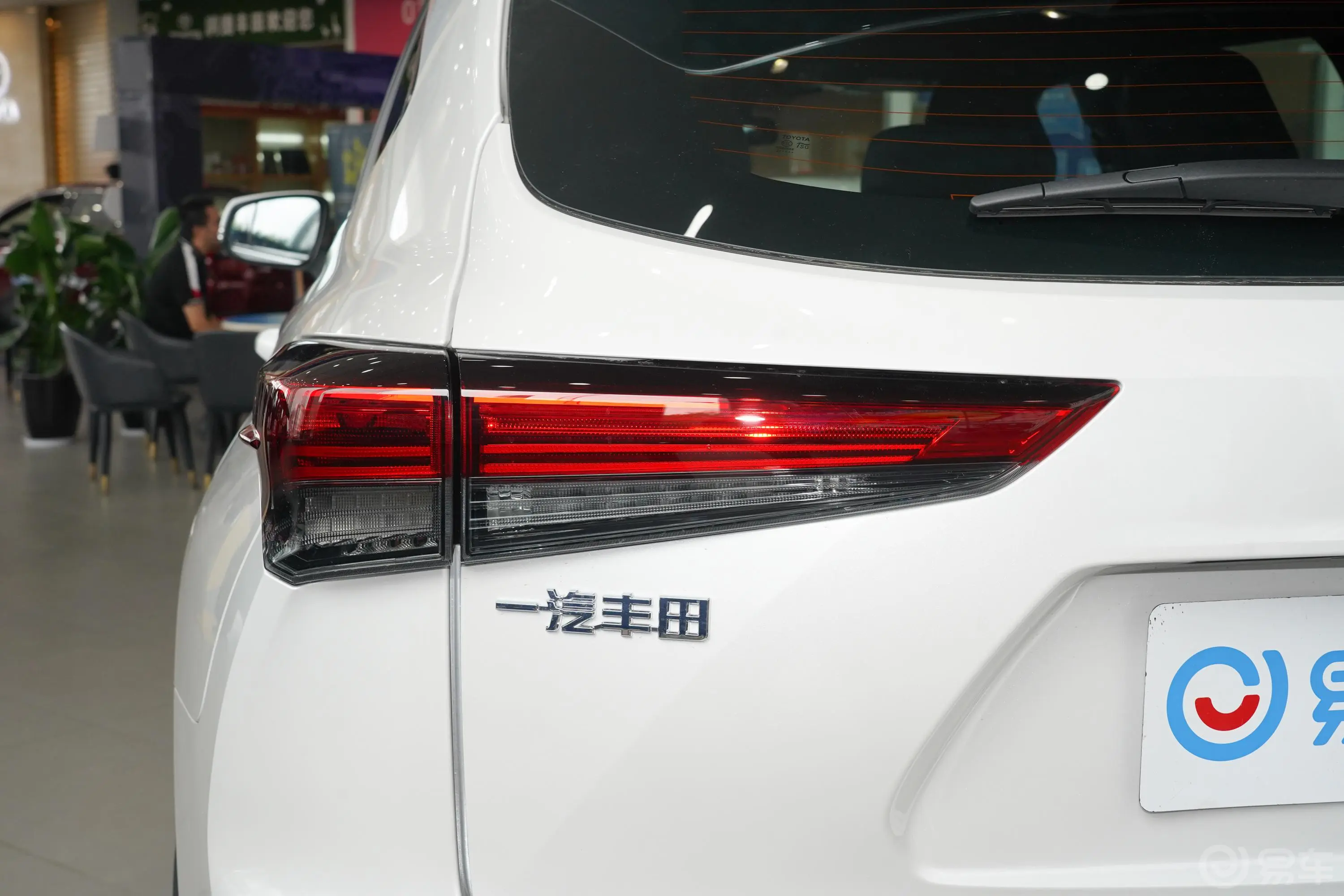 皇冠陆放2.5L HEV 两驱进取版 5座外观