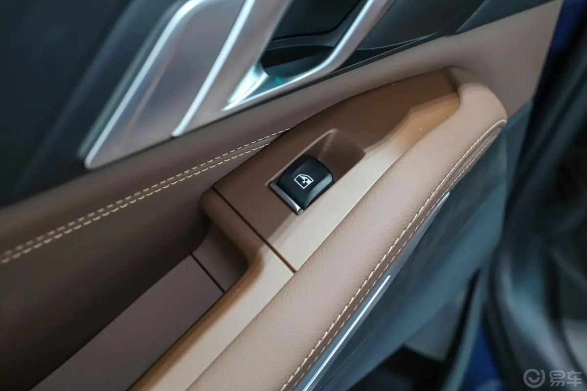 宝马X5(进口)改款 xDrive30i X设计套装后车窗调节