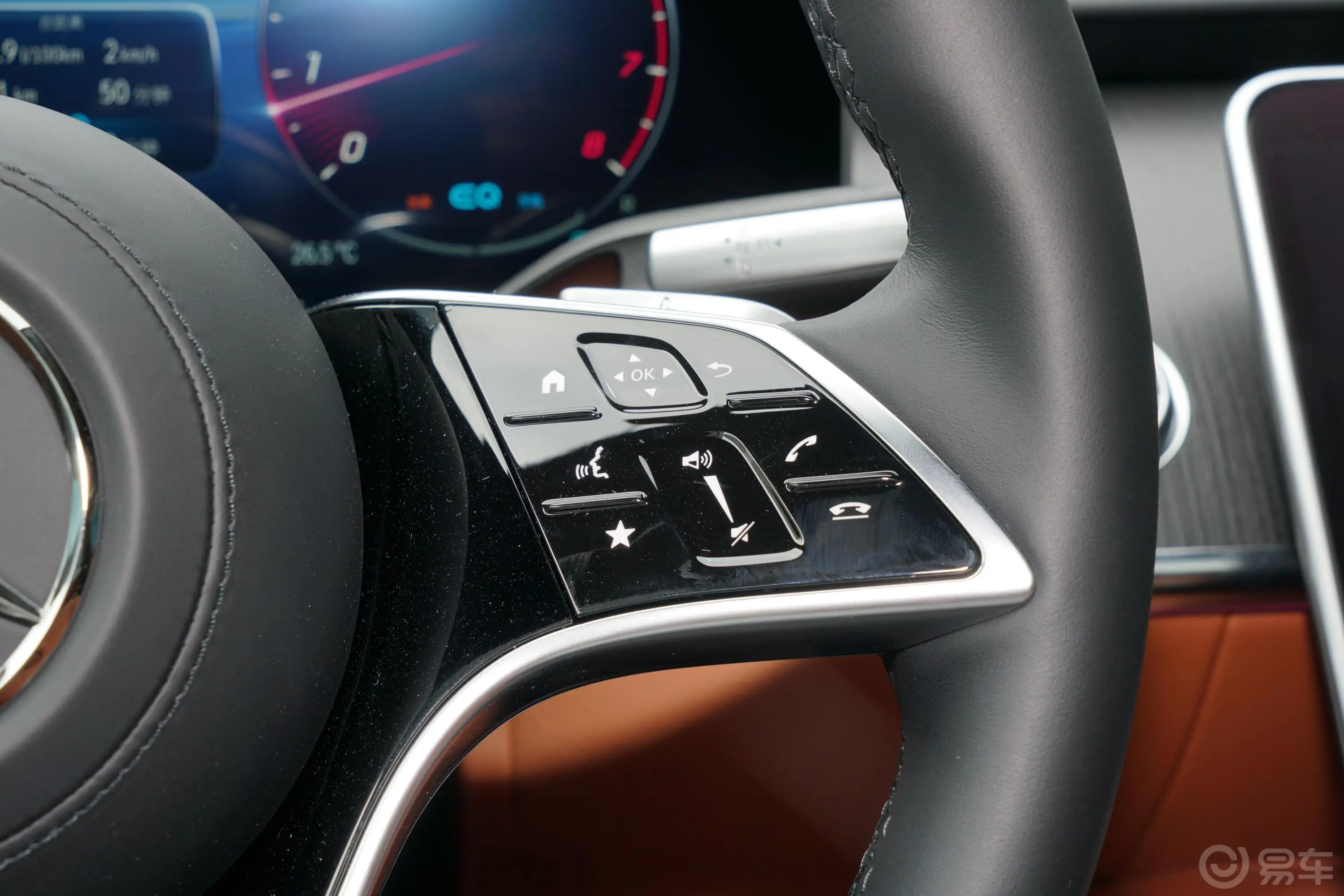 奔驰S级改款 S 400 L 商务型右侧方向盘功能按键