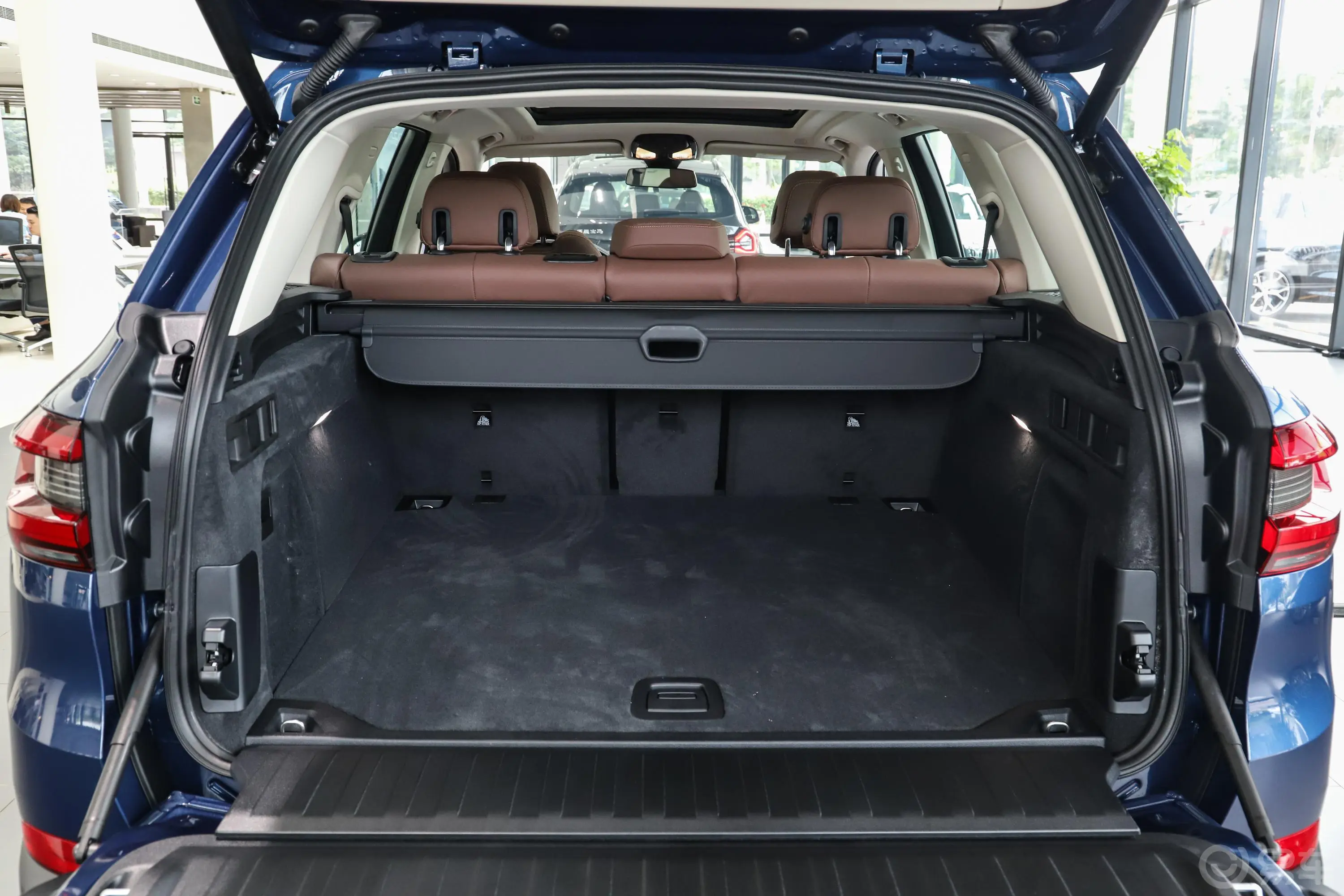 宝马X5(进口)改款 xDrive30i X设计套装后备厢空间特写