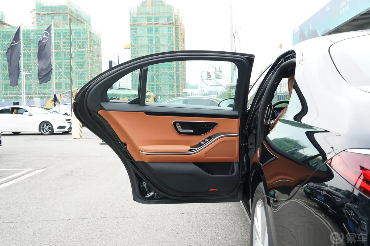 奔驰S级改款 S 400 L 商务型驾驶员侧后车门