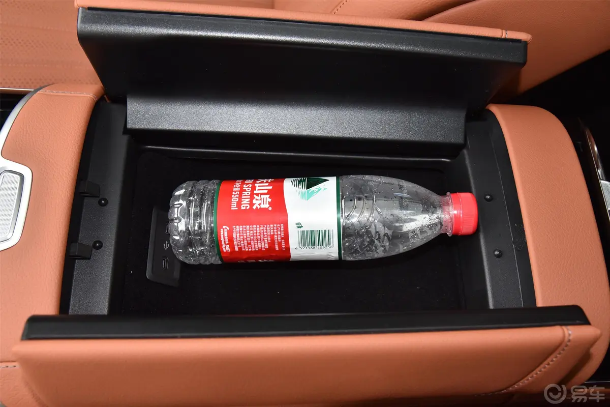 奔驰S级改款 S 400 L 豪华型前排扶手箱储物格