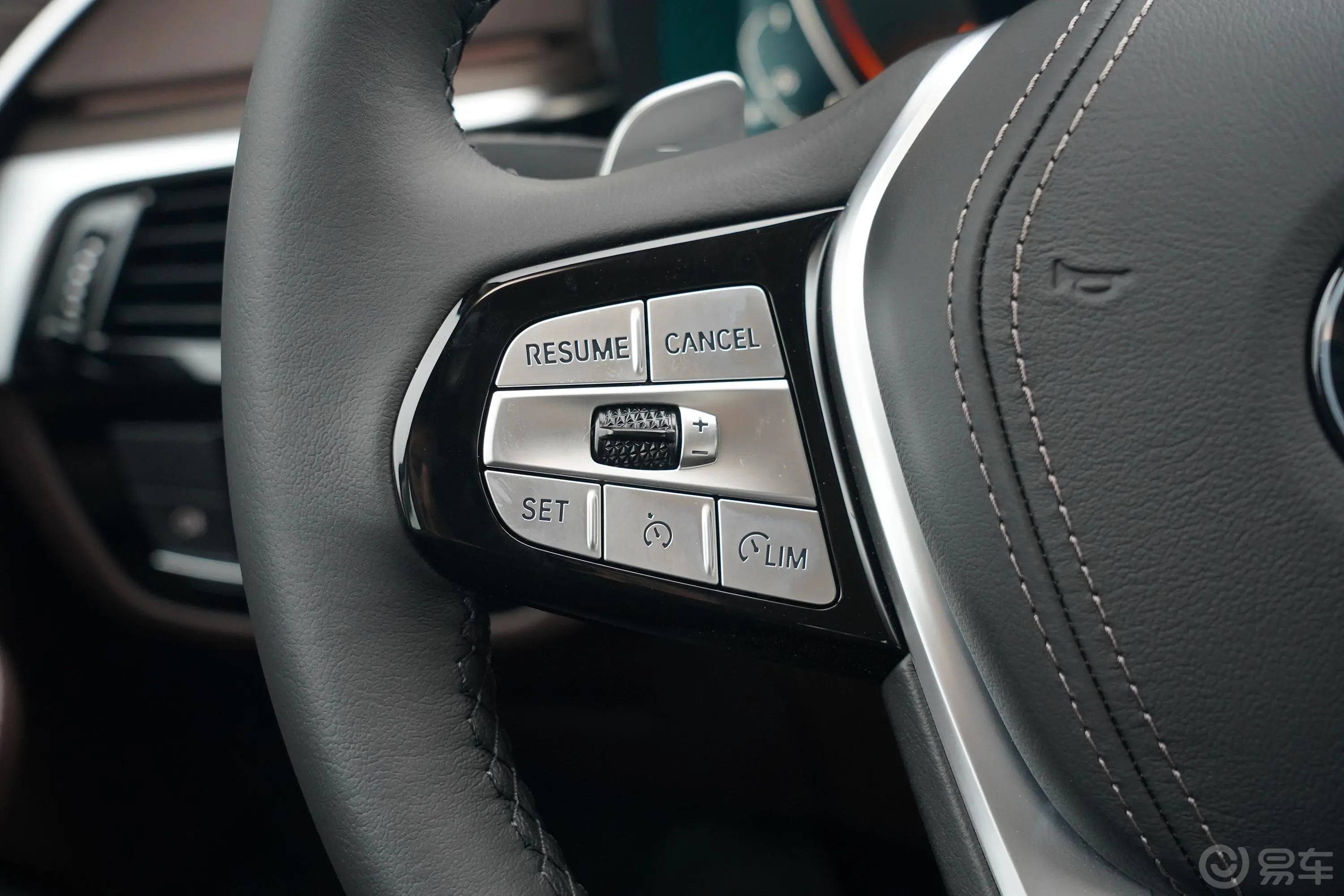 宝马5系530Li xDrive 豪华套装左侧方向盘功能按键