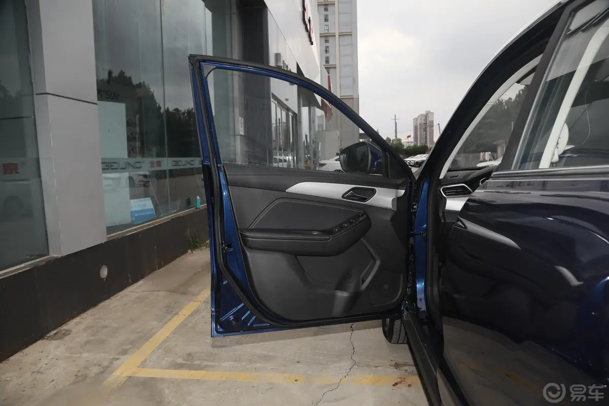 北京X31.5T CVT 荣耀版驾驶员侧前车门