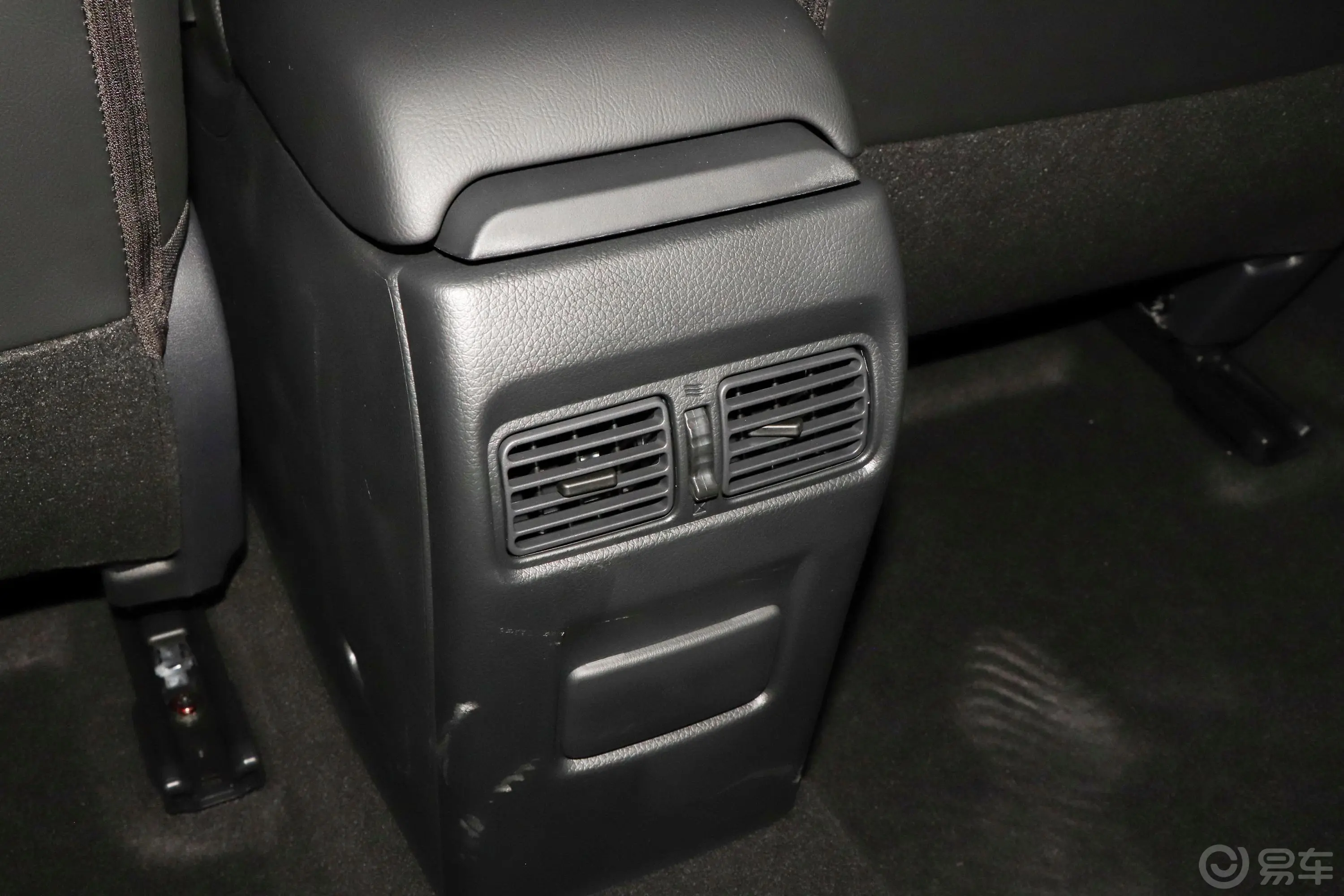 轩逸经典 1.6L XL豪华版后排空调控制键