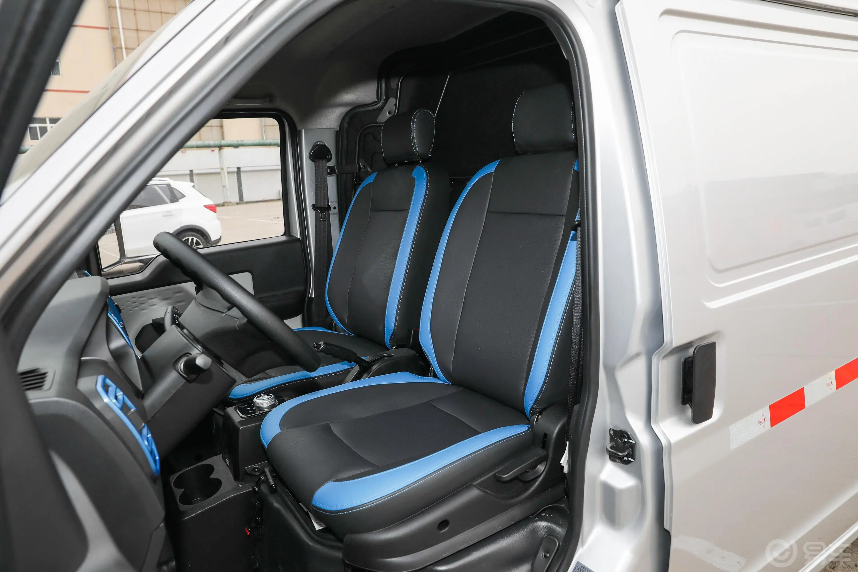 瑞驰新能源EC35EC35 III 长续航版 41.86kWh驾驶员座椅