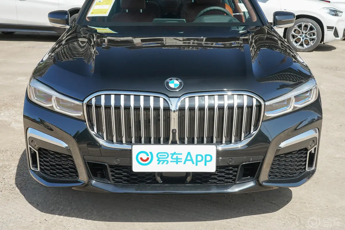 宝马7系740Li xDrive 行政型 M运动套装外观