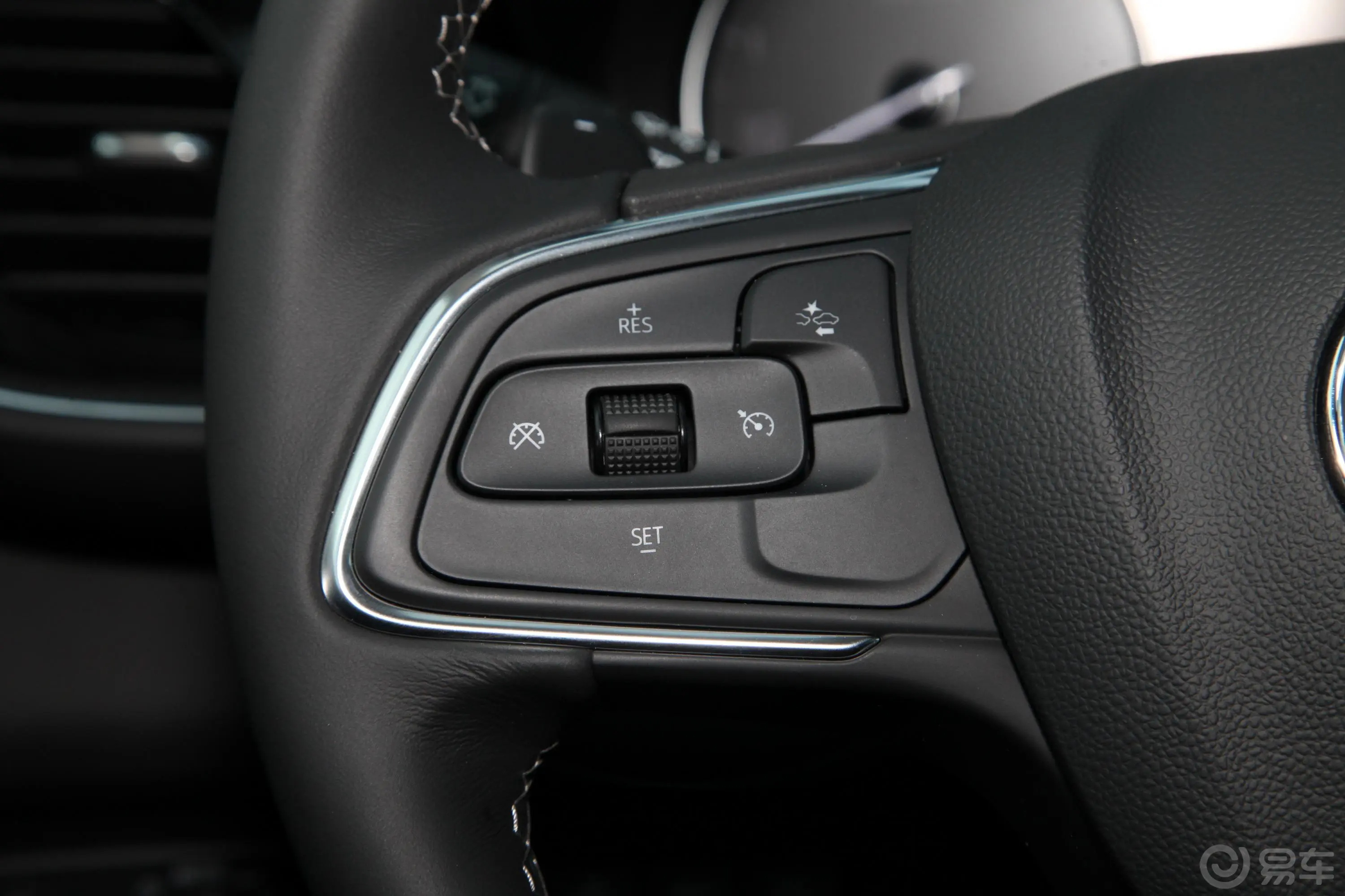 昂科威昂科威S GS 两驱 智享运动型左侧方向盘功能按键