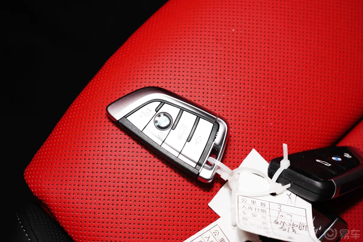 宝马8系敞篷轿跑车 840i M运动套装钥匙正面