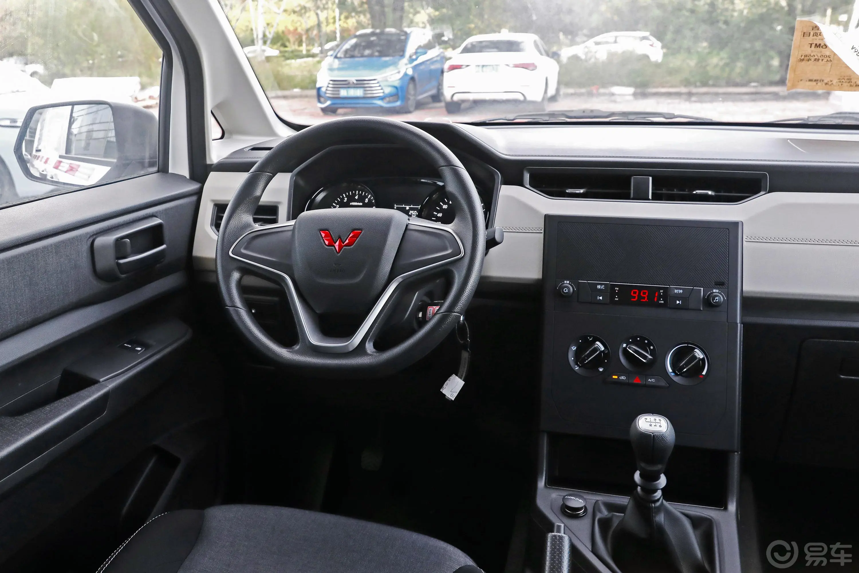 五菱征程1.5T 舒适型封窗车驾驶位区域