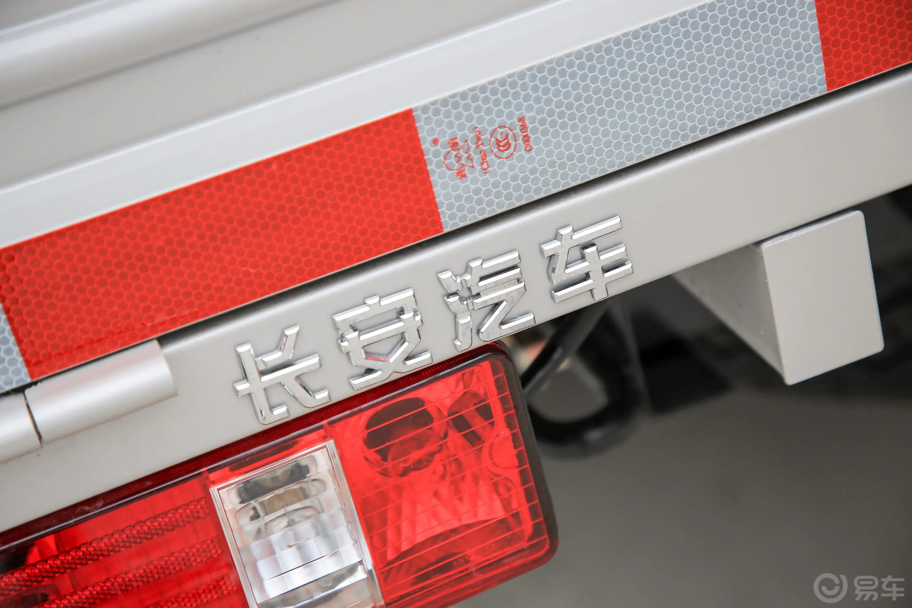 新豹T5东安1.6L 122马力 2.55米栏板 双排  舒适版 汽油 国Ⅵ外观