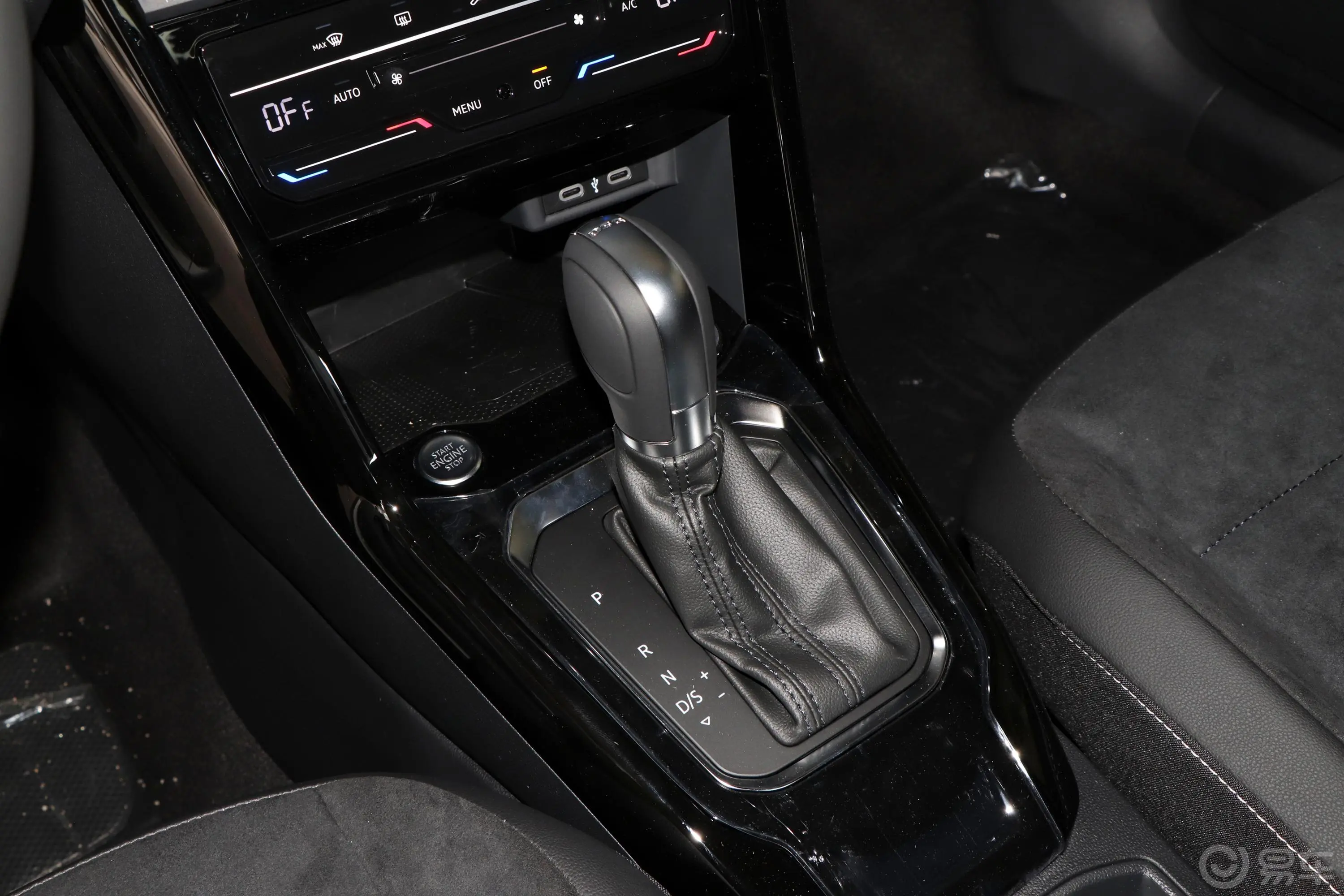 探歌改款 280TSI 双离合 两驱 豪华智联版换挡装置
