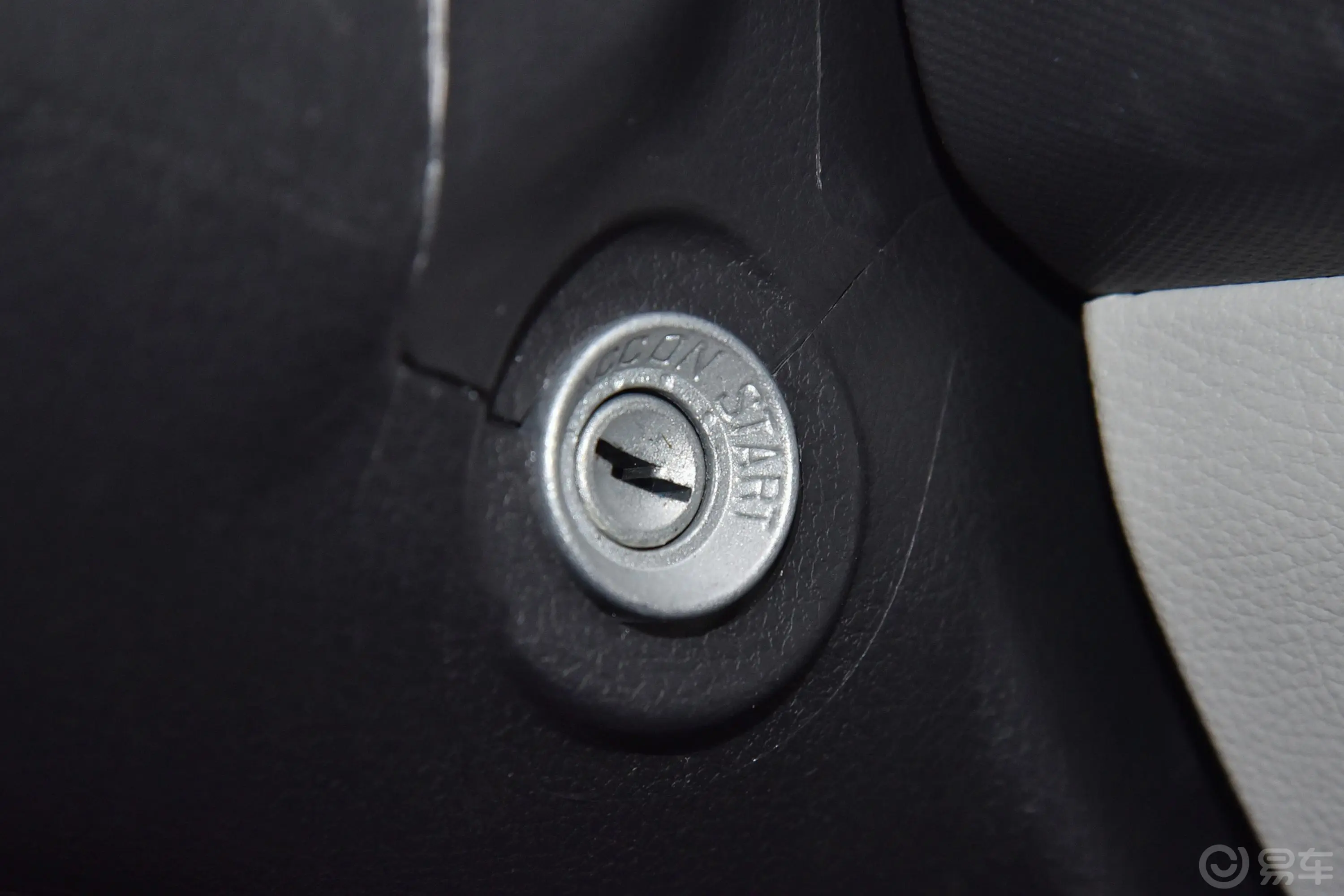 优优EV舒适型SQR5036钥匙孔或一键启动按键