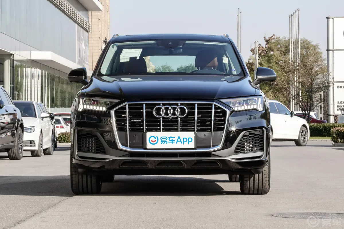 奥迪Q755 TFSI quattro S line运动型外观