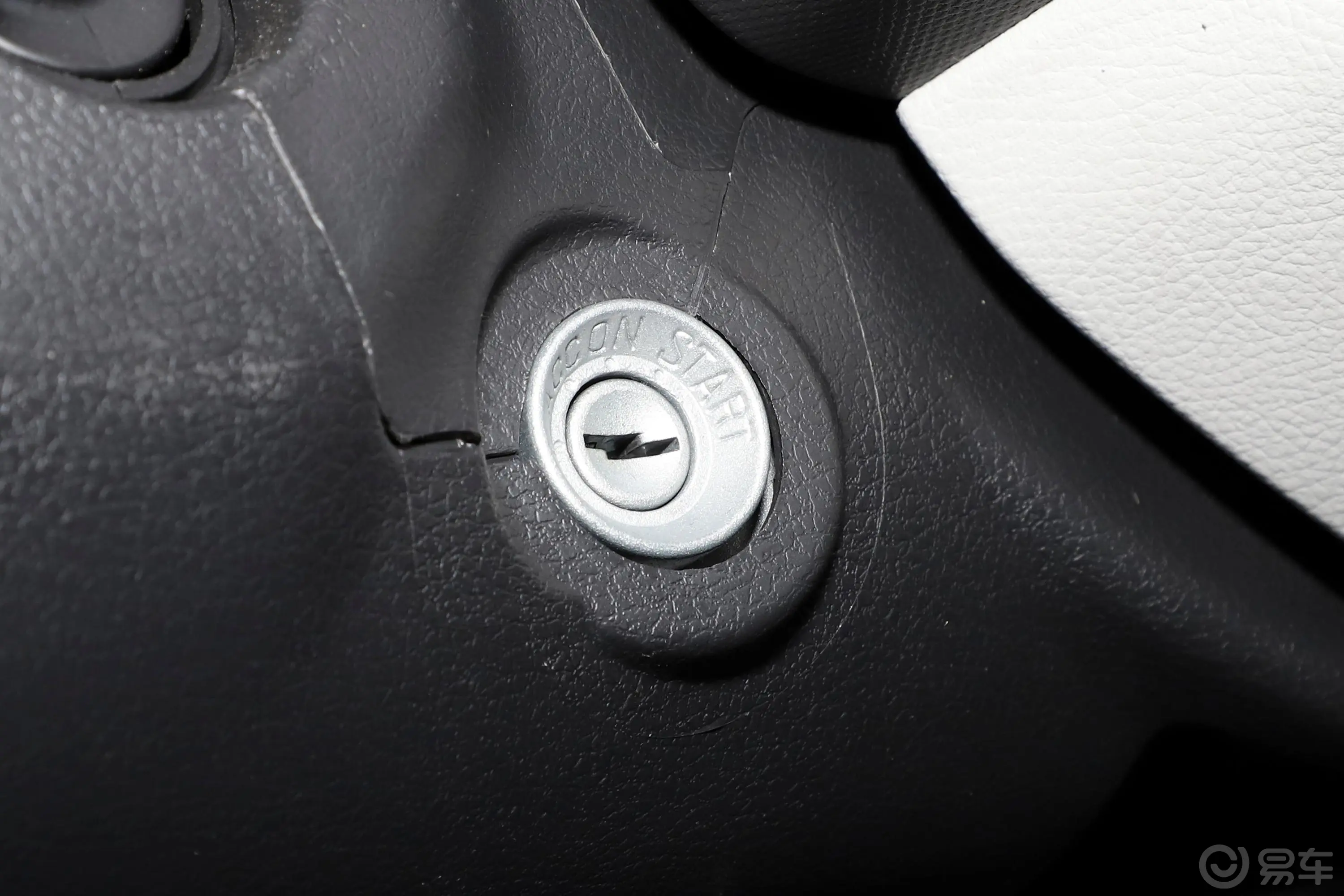 优优EV舒适型SQR5037钥匙孔或一键启动按键