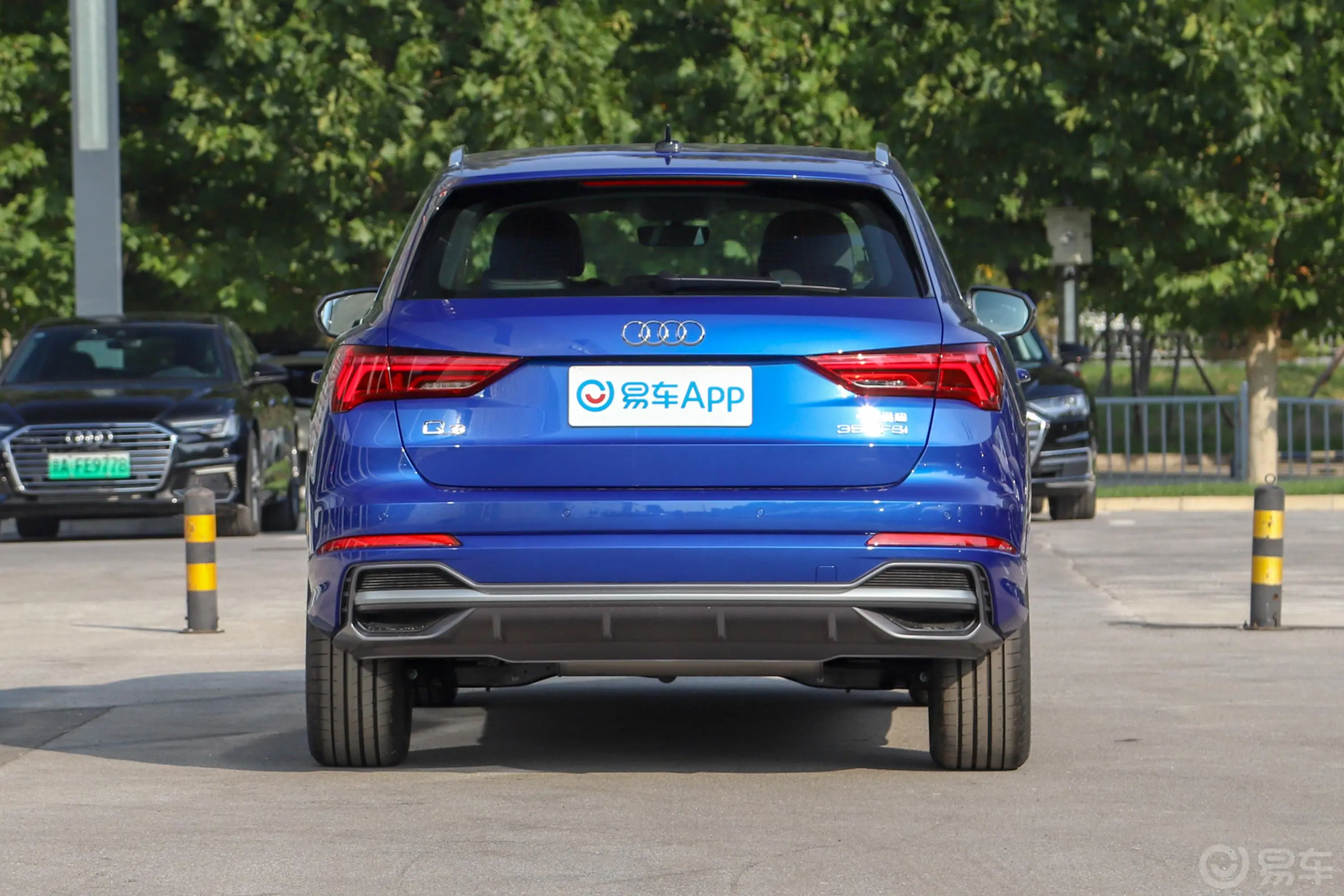 奥迪Q335 TFSI 进取动感型正后水平