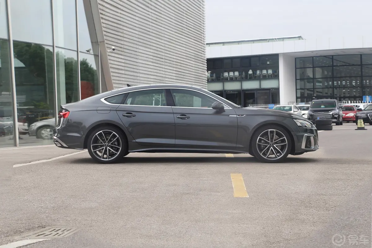 奥迪A5Sportback 45 TFSI quattro 臻选动感型外观