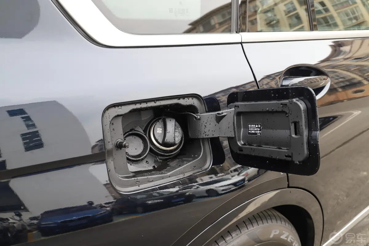 宝马X7改款 xDrive40i 尊享型 M运动套装油箱盖
