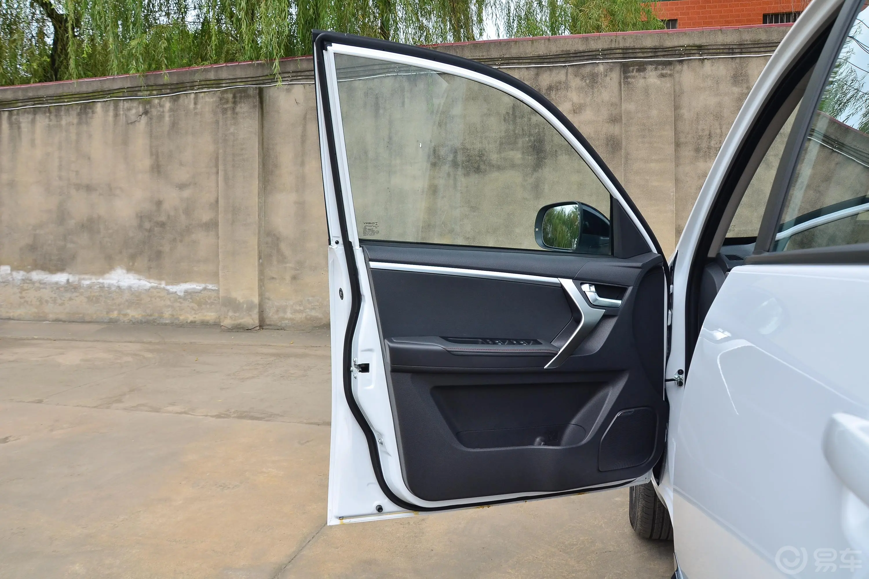 瑞虎3经典超值版 1.5L 手动 尊贵型驾驶员侧前车门