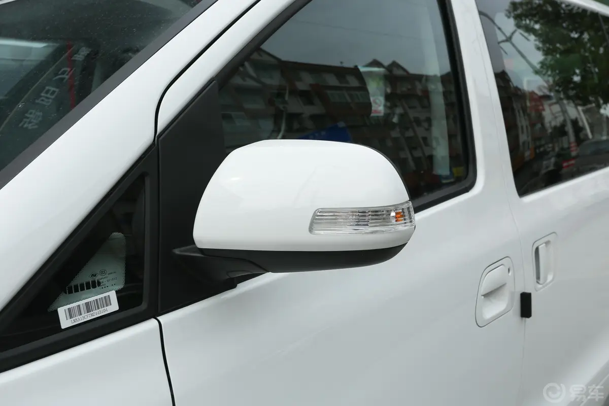 菱智PLUS2.0L 手动 舒适型 7座 CNG主驾驶后视镜背面