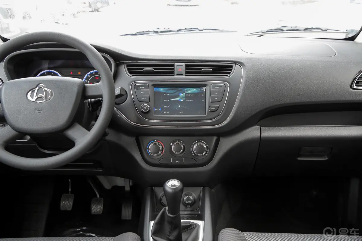 欧诺S欧诺S 1.5L 客车智享版(无空调)中控台整体