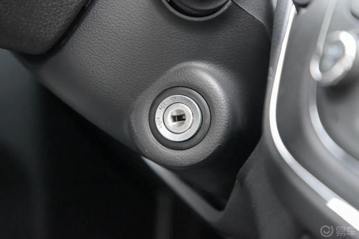 欧诺S欧诺S 1.5L 客车智享版(无空调)钥匙孔或一键启动按键